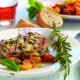 GEGRILLTE SCHWEINERÜCKENSTEAKS MIT OFENTOMATEN