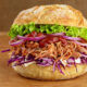 PULLED TURKEY MIT ROTKRAUT UND ZWIEBELN