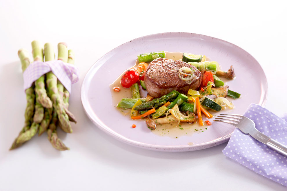 Rinderfilet-mit-Spargelgemuese_990px